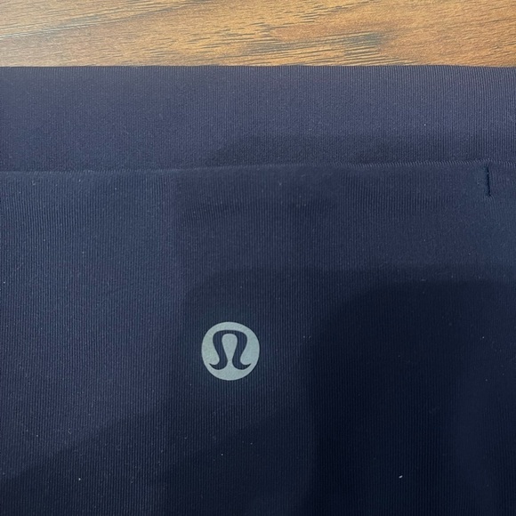 Lululemon Mix & Mesh Crop 21” Size 2 - Picture 3 of 4